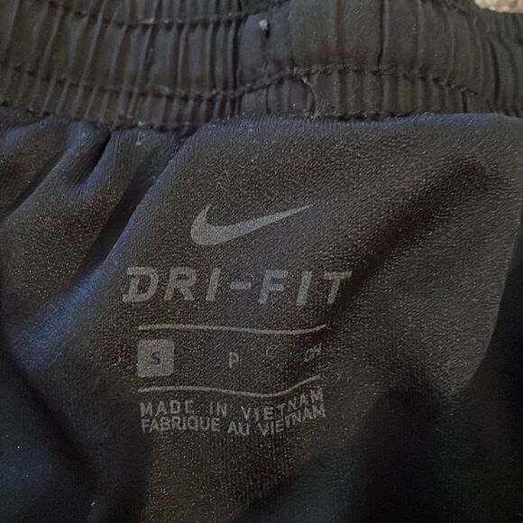 Nike dry fit shorts - Picture 2 of 3
